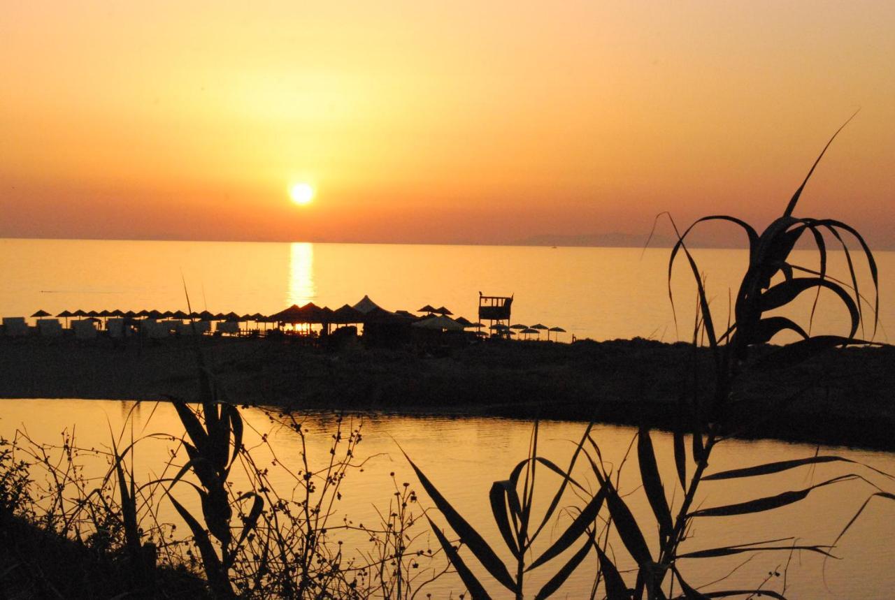 Apartment Tramonto Sea-Front Valledoria Kültér fotó